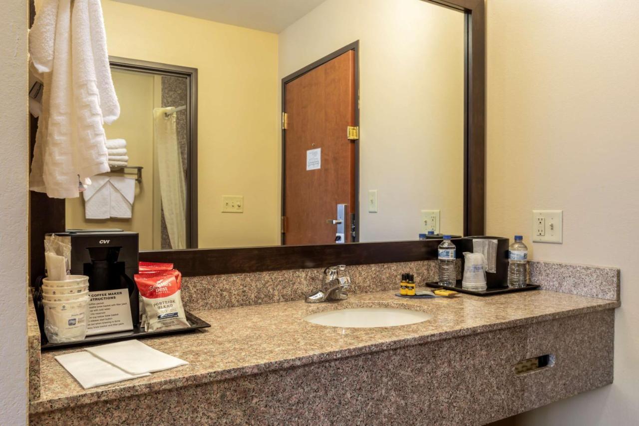 Best Western Plus Red River Inn Clarendon Bagian luar foto
